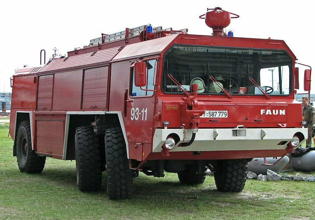 <span style="font-weight: bold;">All kind of used and retired fire engines & trucks, fire equipment, water pumps etc. </span><br>